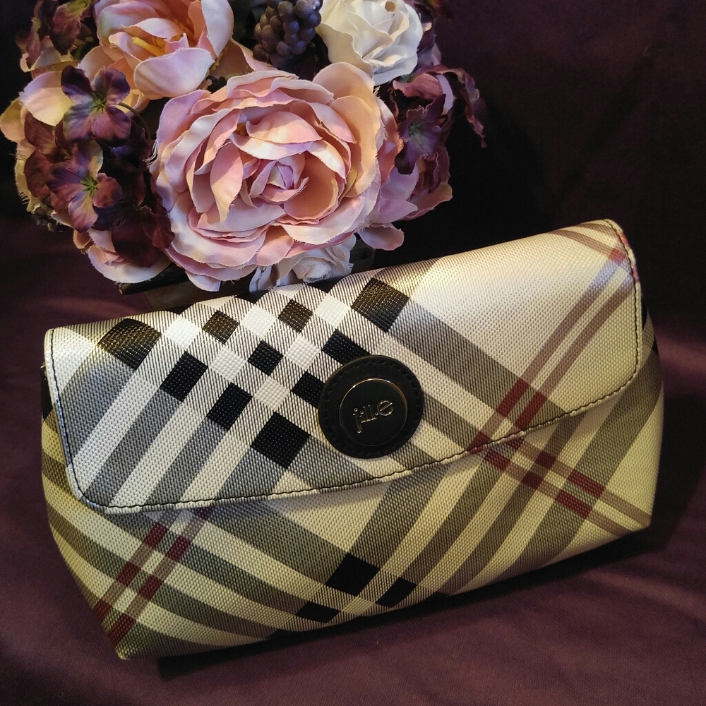 Jill·e Designs Essential Wristlet